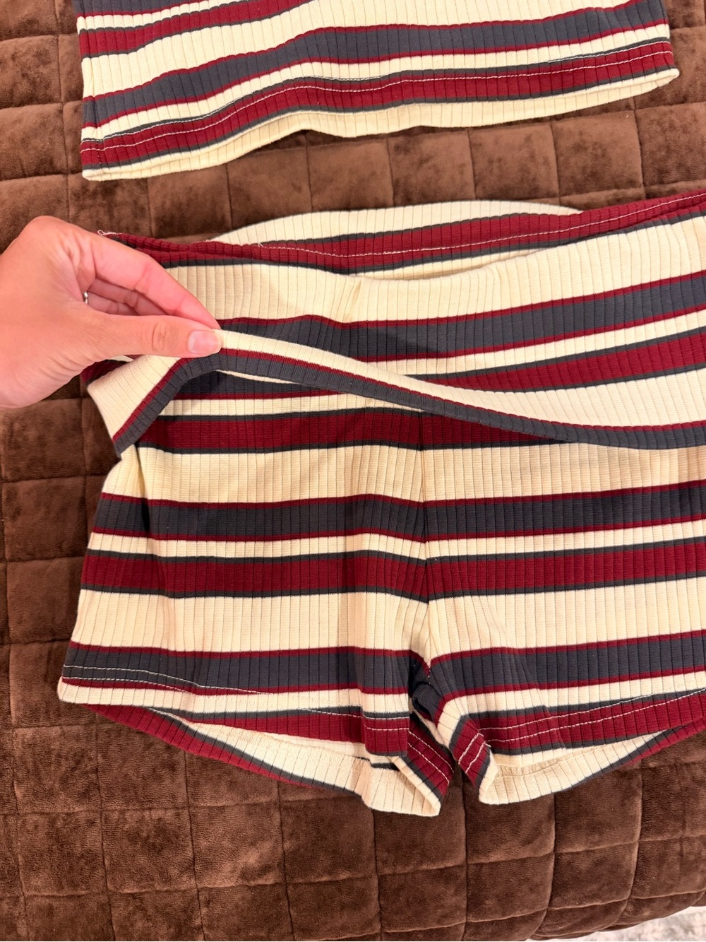PrettyLittleThing Burgundy & Beige Striped Short set - Picture 5 of 9
